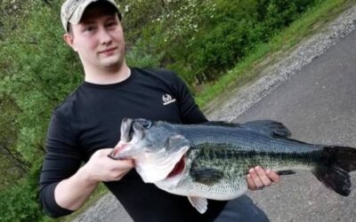 Pesca un black bass gigante y rompe un récord imbatido durante 36 años